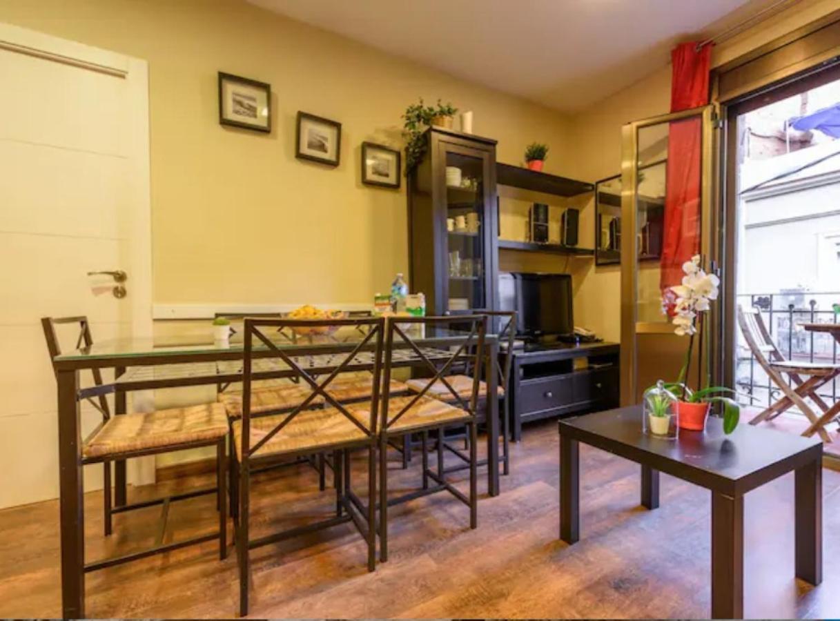 Ramblasrentals Cozy Renovated 2Br With Balcony Lift 20M Rambla - Parking - Wifi Barcelona Bagian luar foto
