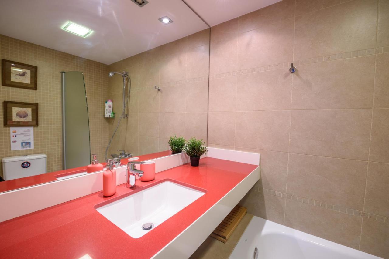 Ramblasrentals Cozy Renovated 2Br With Balcony Lift 20M Rambla - Parking - Wifi Barcelona Bagian luar foto
