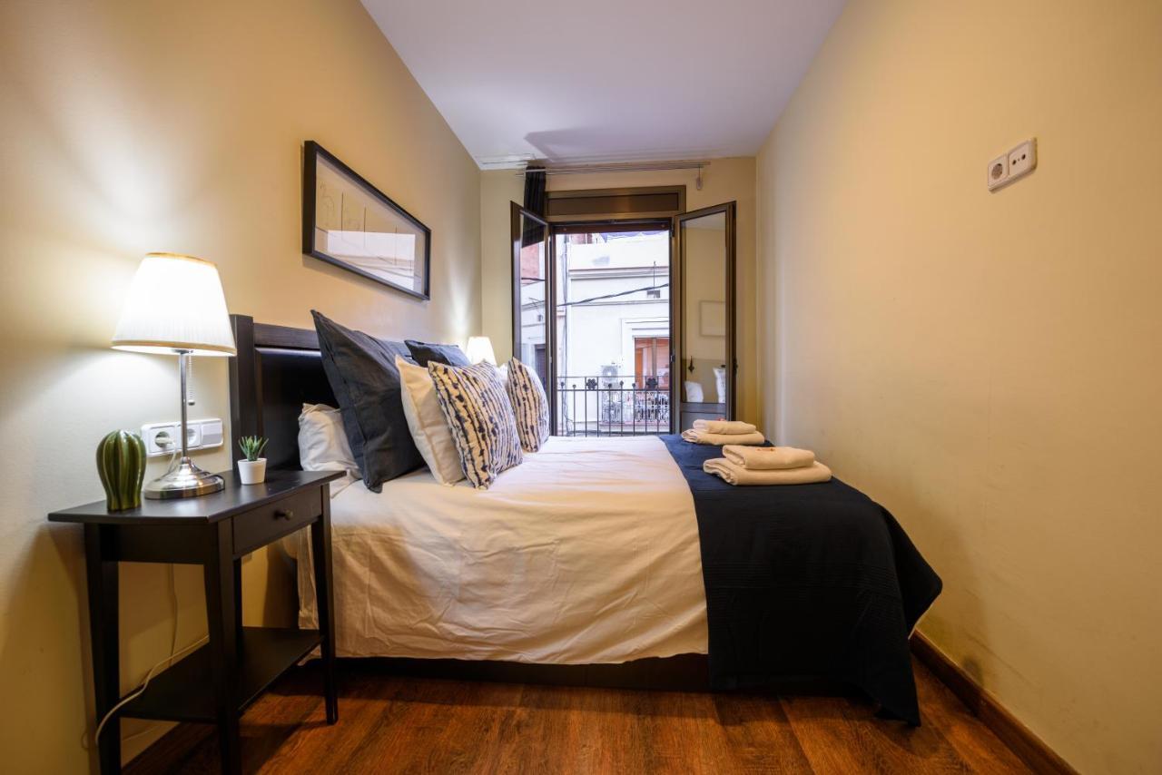 Ramblasrentals Cozy Renovated 2Br With Balcony Lift 20M Rambla - Parking - Wifi Barcelona Bagian luar foto